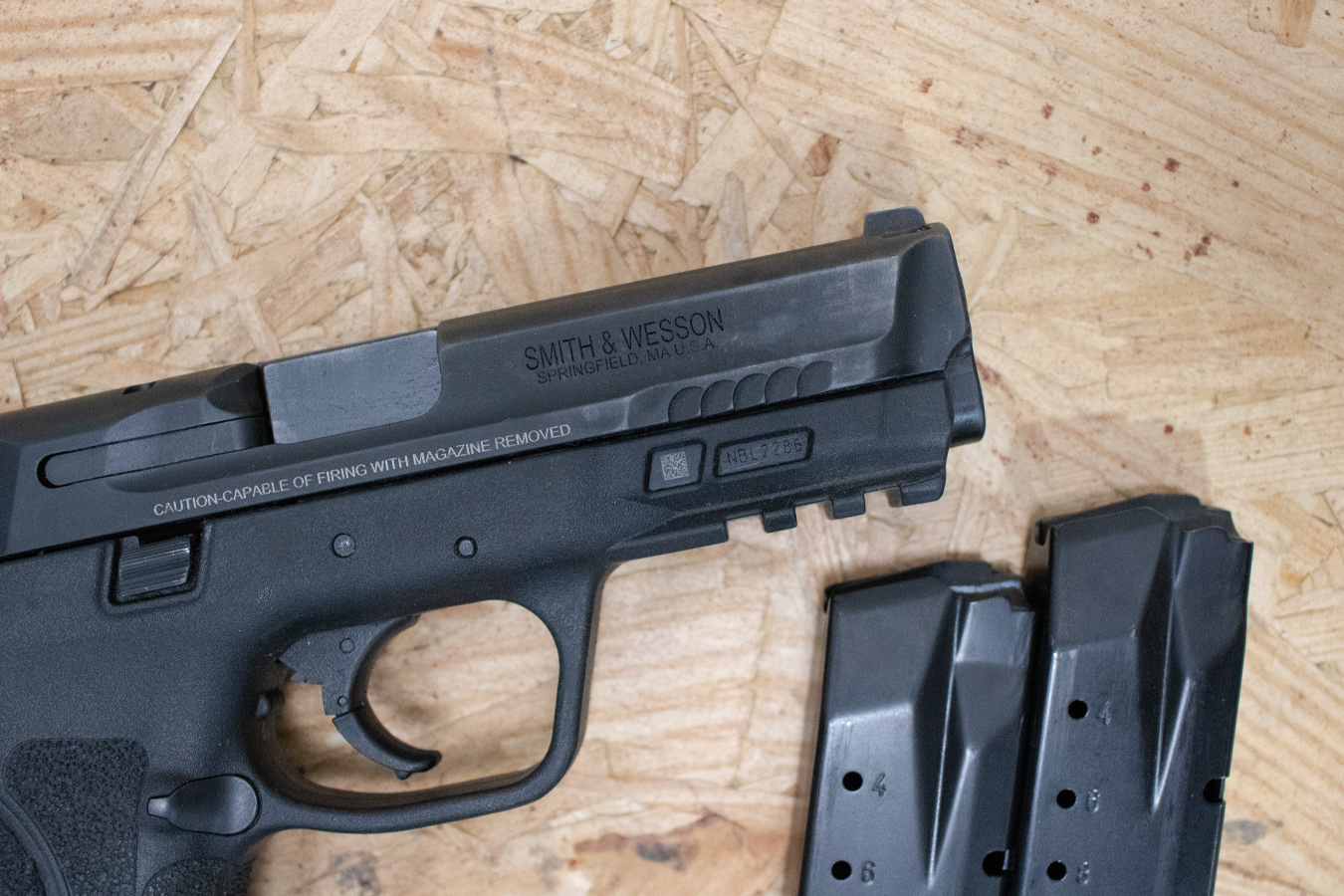 SMITH AND WESSON M&P40 M2.0 40 S&W Police Trade-In Pistols with Night Sights (Good Condition)